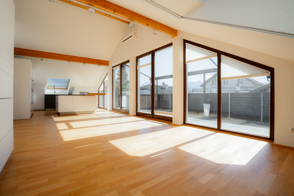 außergewöhnliche Dachgeschosswohnung in Arzl | € 830.000